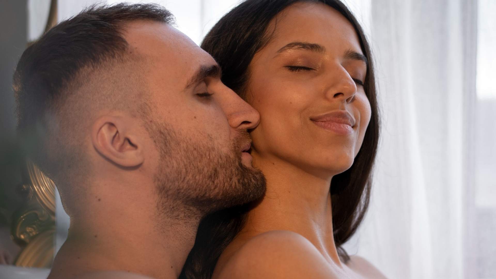 FAQ image of couple relaxing together in a bathtub during a private getaway at Fantasy Retreat