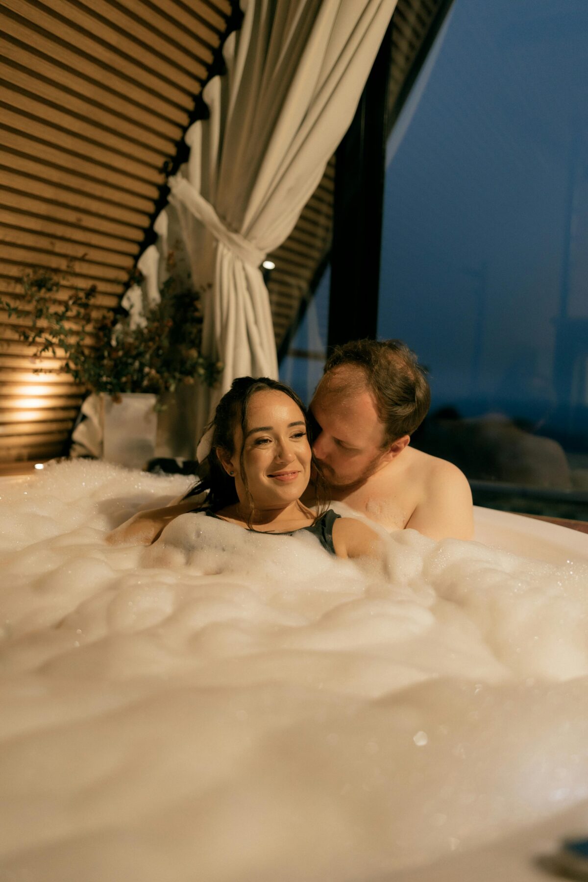 High-end glamping for romantic couples in a luxury nature retreat
