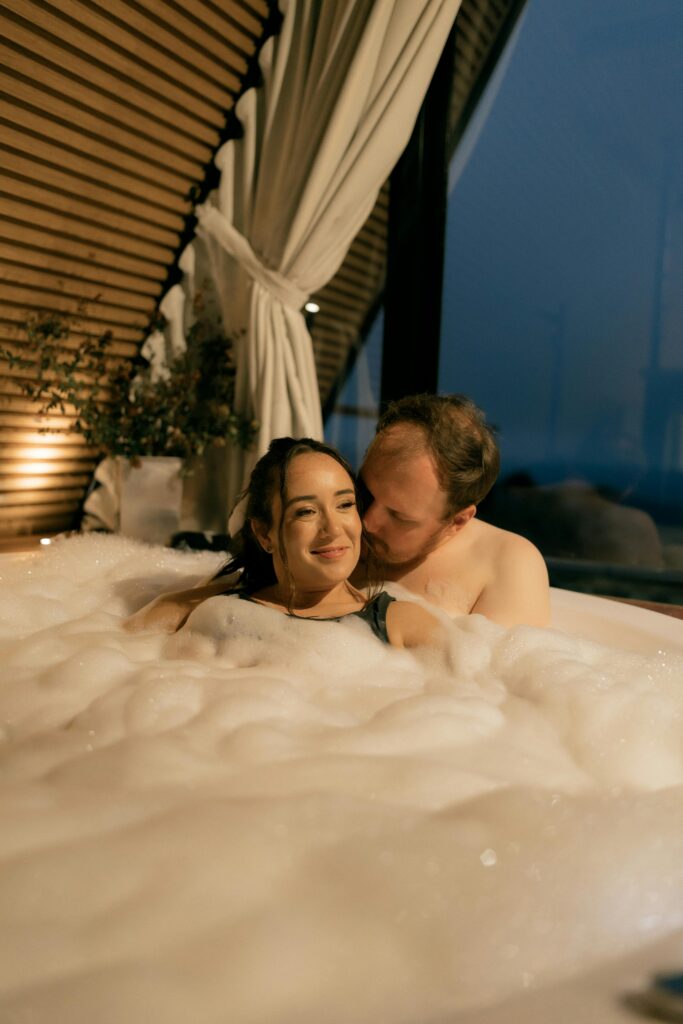 High-end glamping for romantic couples in a luxury nature retreat
